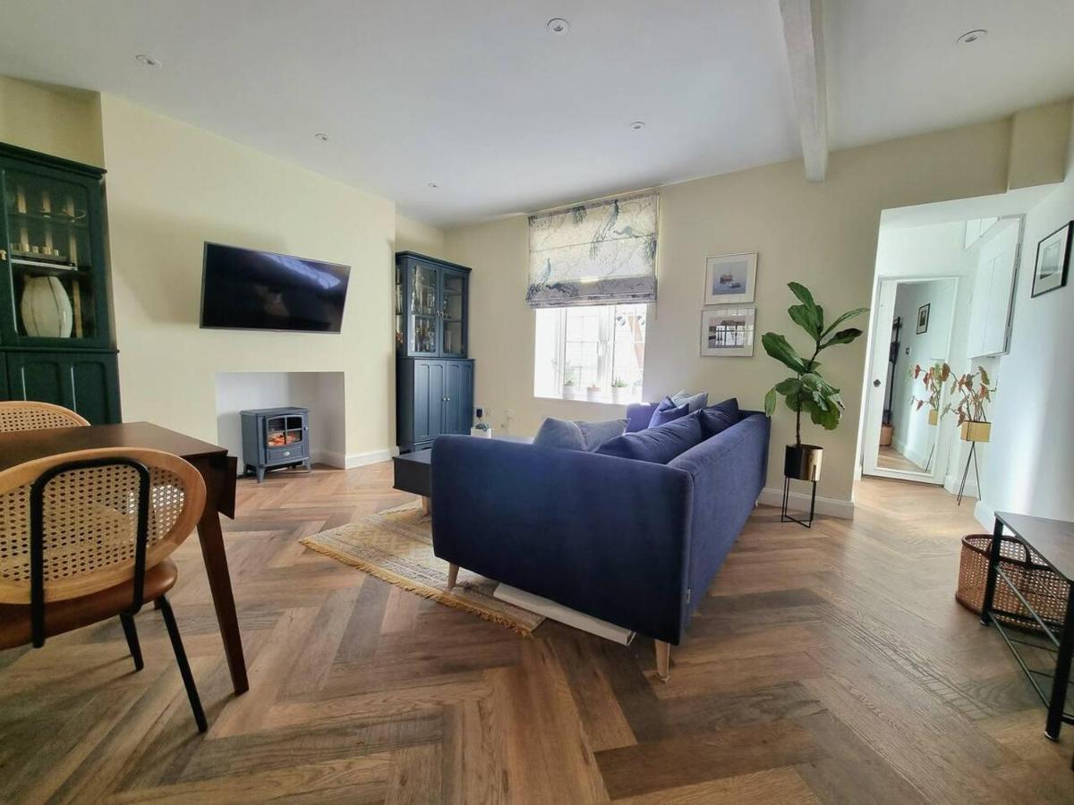 Apartment Spacious & Renovated 1-bed Garden Flat In London