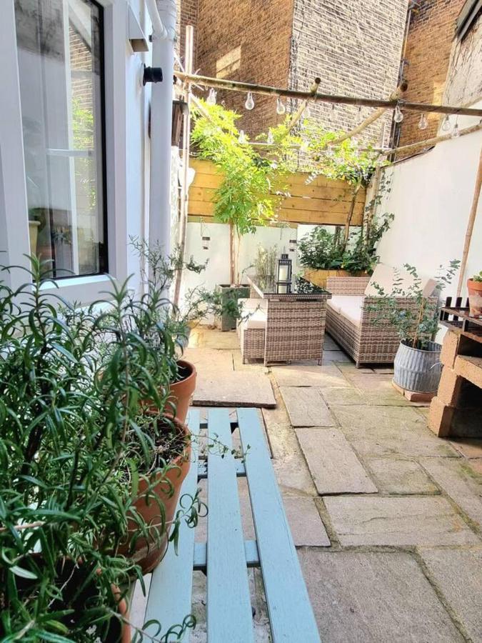 Spacious & Renovated 1-bed Garden Flat In Apartment *