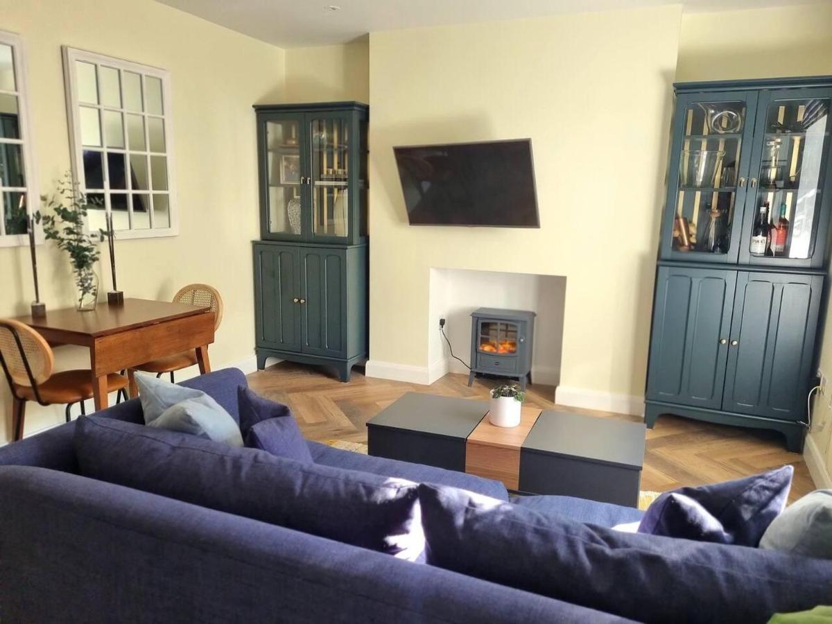 Apartment Spacious & Renovated 1-bed Garden Flat In London