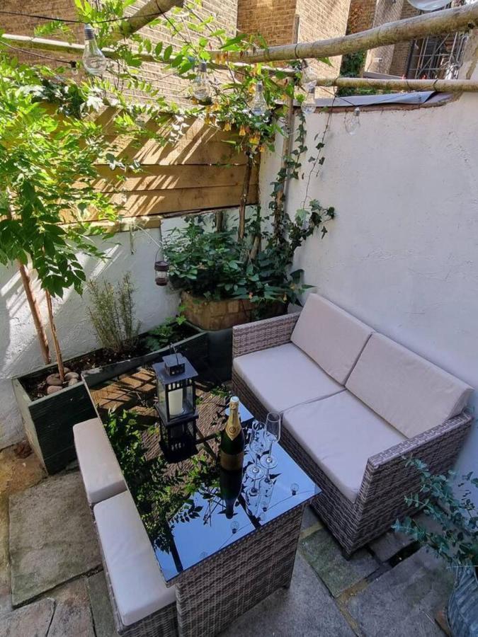 Apartment Spacious & Renovated 1-bed Garden Flat In *