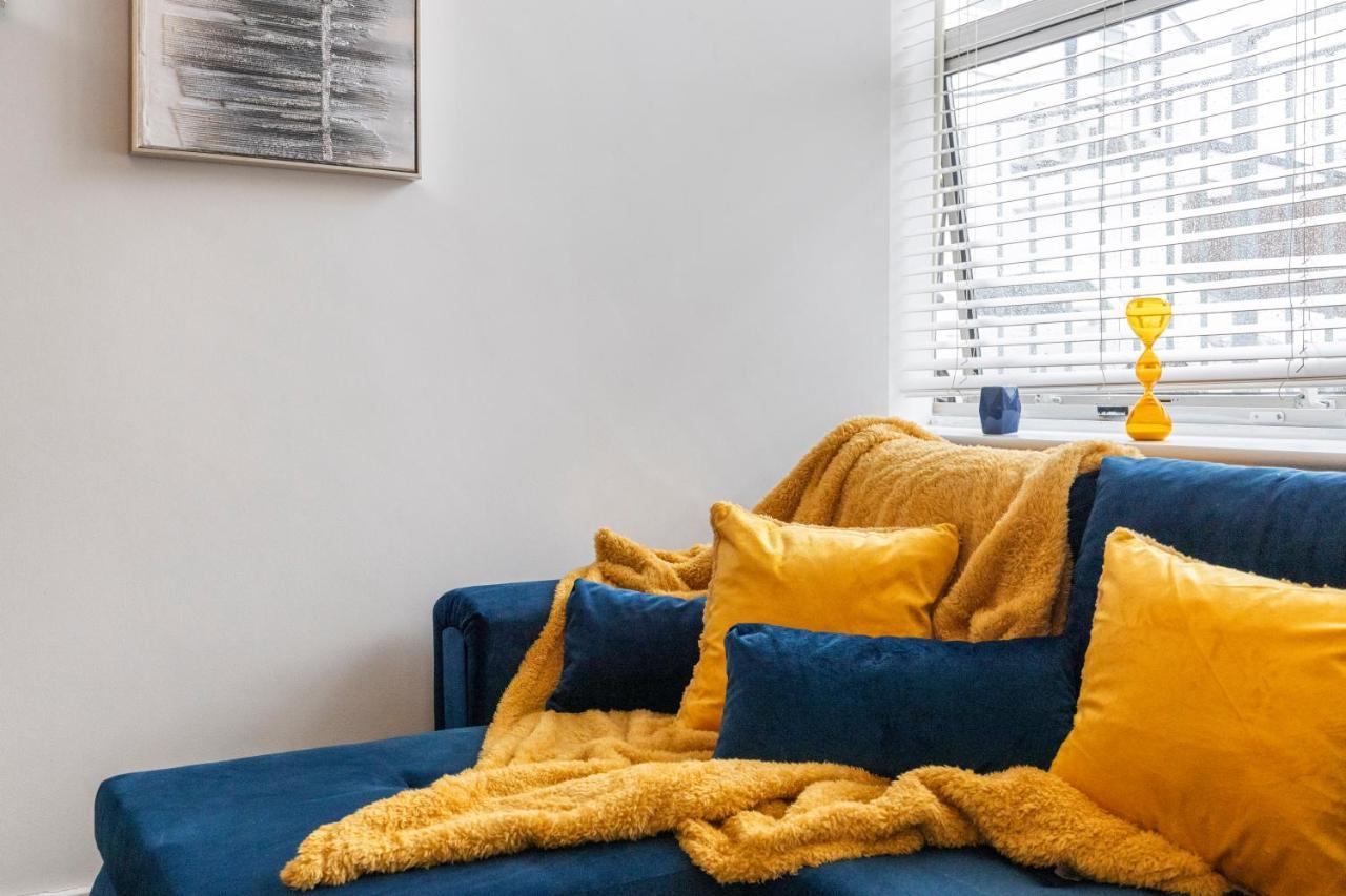 Modern Flat In Golders London