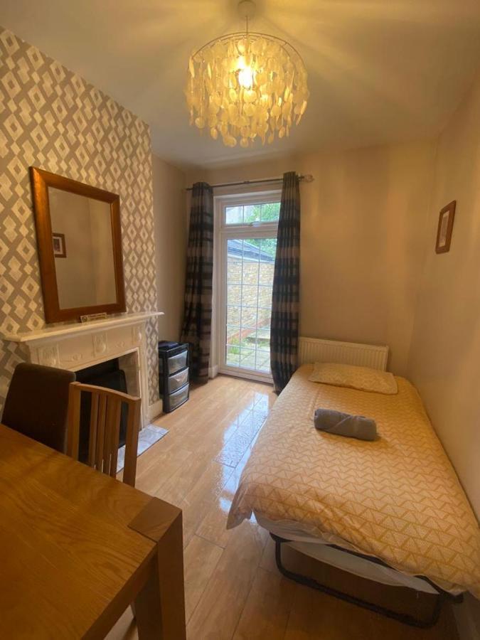 3 Bedroom House Ealing Feriehus London
