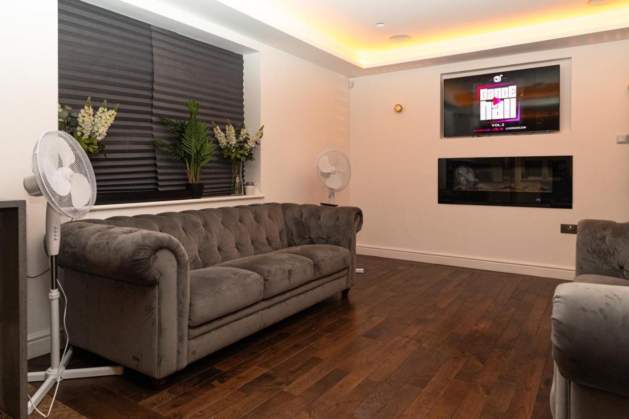 Bonneville House, Private Jacuzzi And Modern Interior Hébergement de vacances Londres