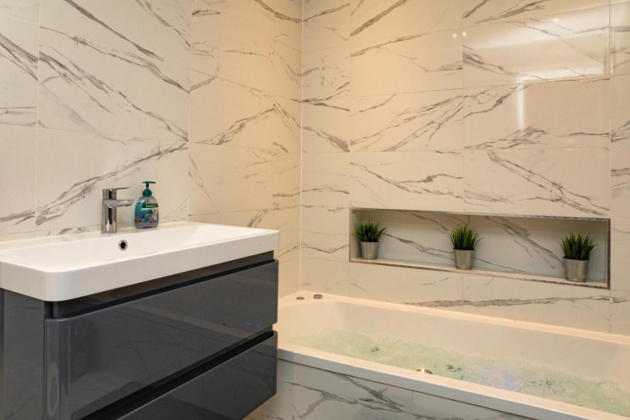 Casa vacanze Bonneville House, Private Jacuzzi And Modern Interior Londra