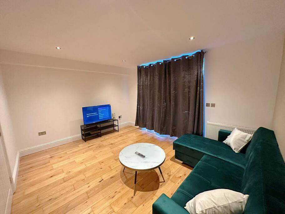 1 Bed Flat Near Lejlighed