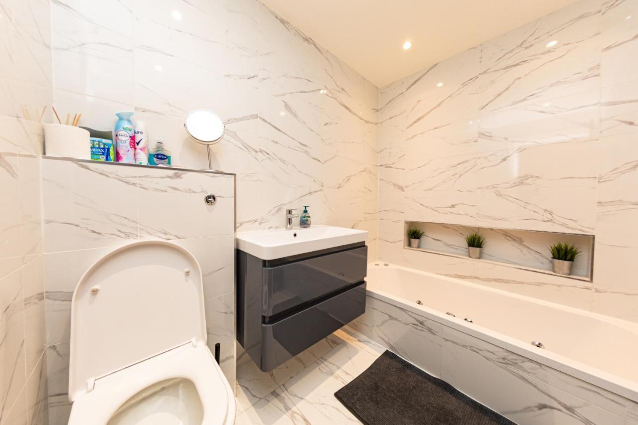 Bonneville House, Private Jacuzzi And Modern Interior Casa vacanze Londra