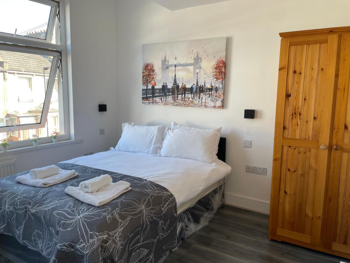 Amazing 3 - East * London