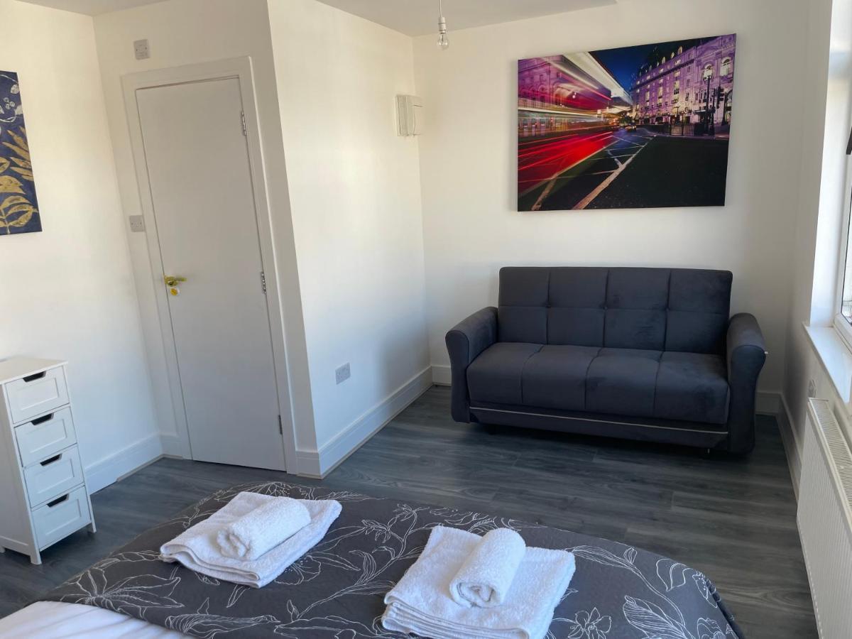 Amazing 3 - East Apartment London