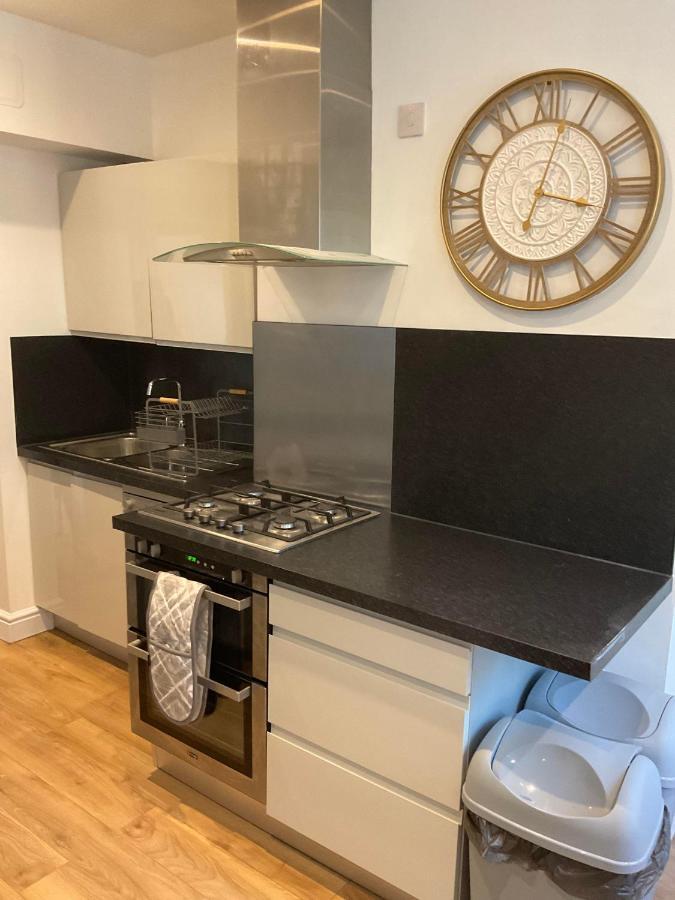 2 Bed From 41 * Londen