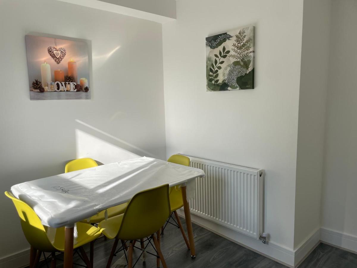 Amazing 3 - East * London