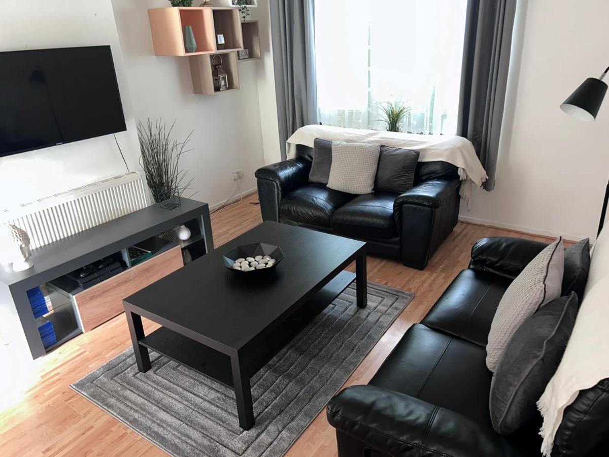 Apartment 3 Bedroom Garden In East