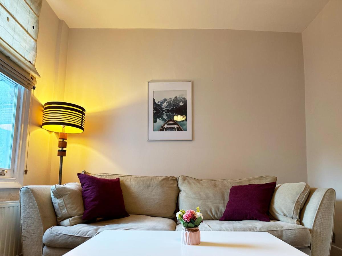 Daisy's Place In Apartment