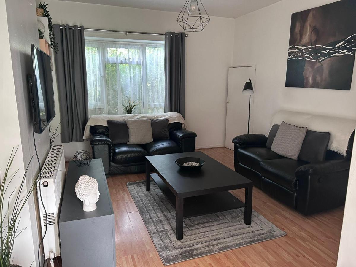 3 Bedroom Garden In East * London