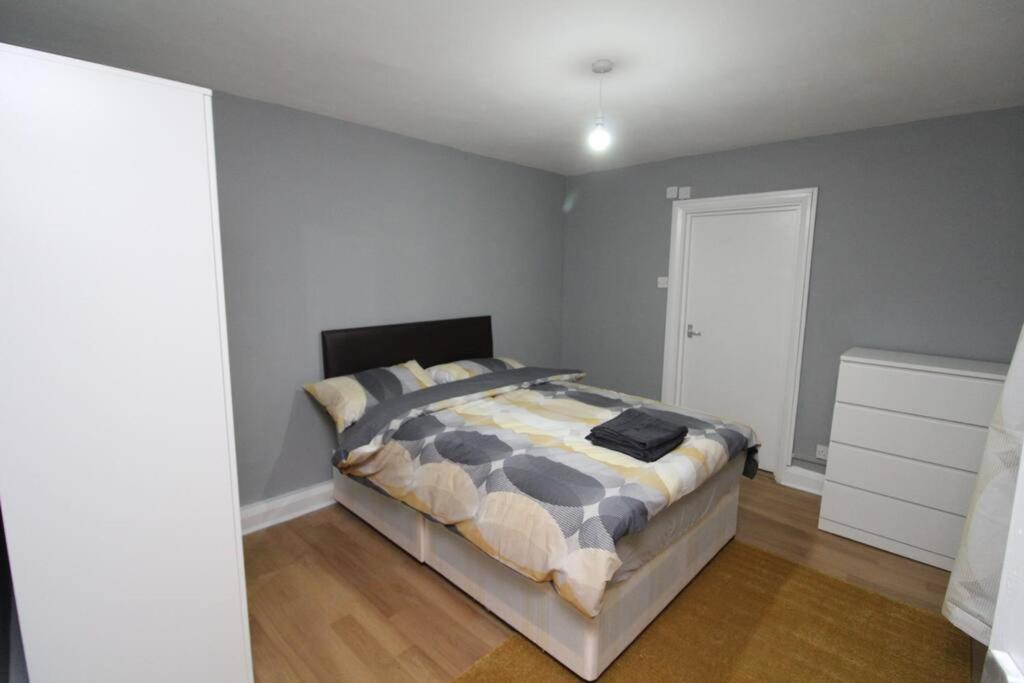 Modern 2 Bed Close To City Lejlighed
