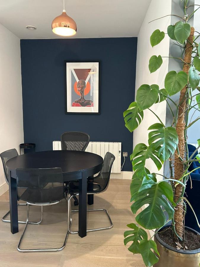 West Luxury Oasis, Ealing Broadway - Location!!! Leilighet London