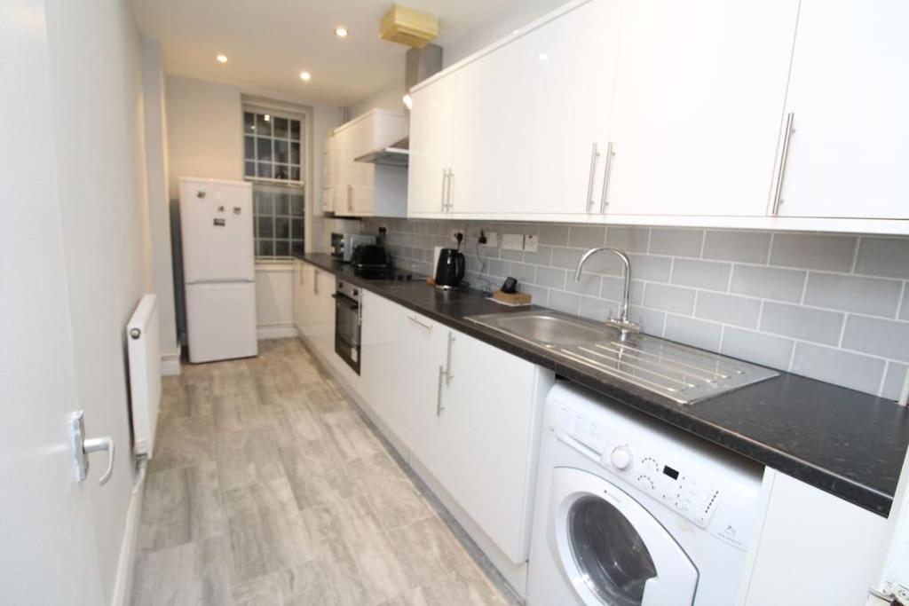 Modern 2 Bed Close To City Lägenhet *