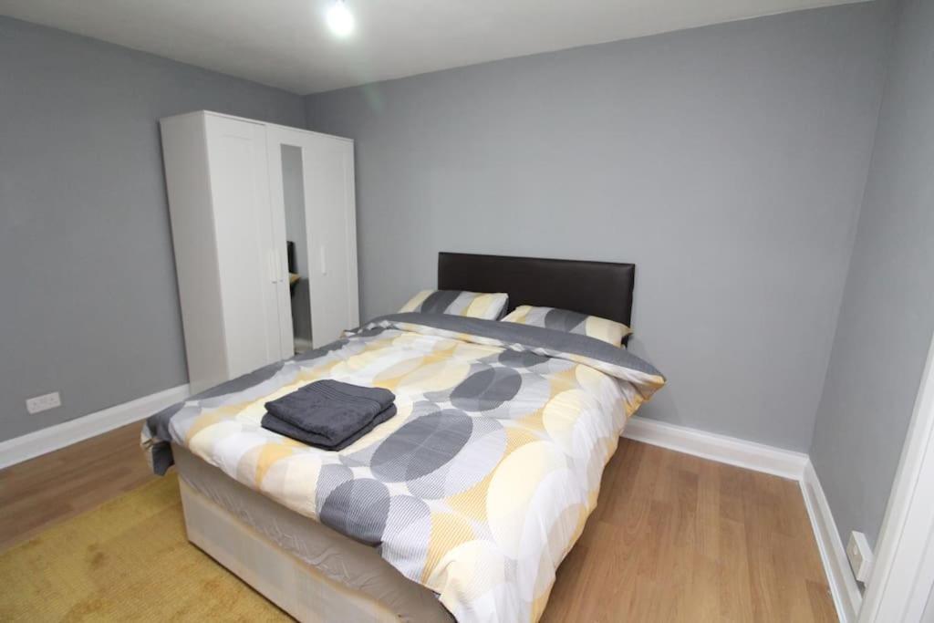 Modern 2 Bed Close To City Lägenhet London