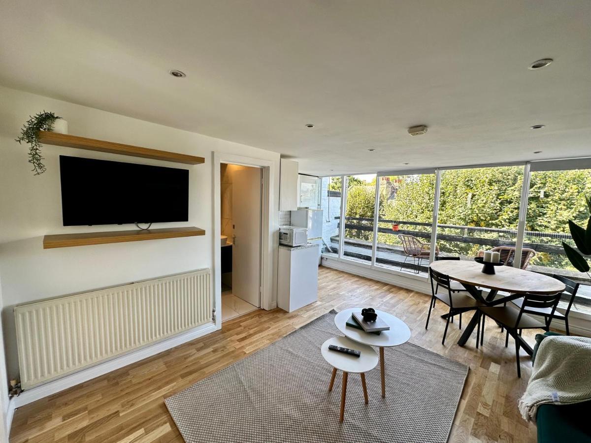 Stylish Primrose Hill With Balcony Appartamento Londra