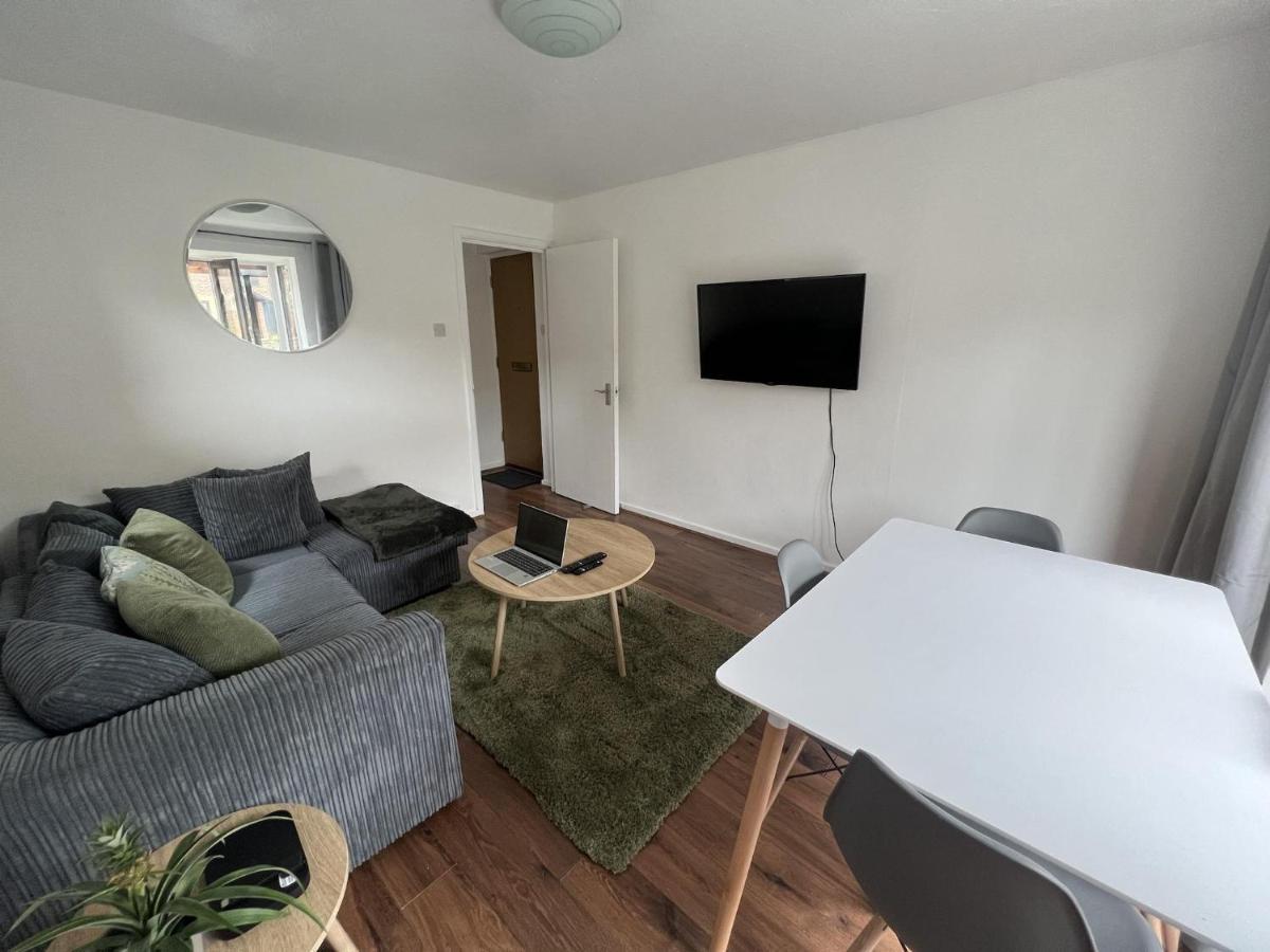 Canary Wharf Haven - Spacious & Homely Entire 1 Bedroom Flat Lejlighed London