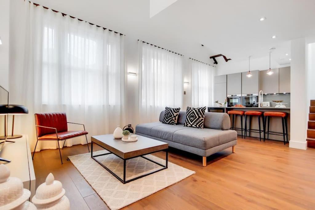 The Borough Collection Near Bridge And Borough Market * London