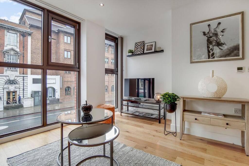 Br2 - Stunning 1 Bed Heart Of Borough Appartement *