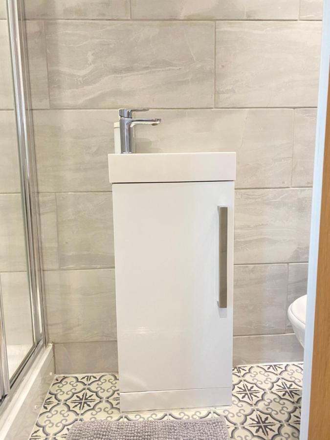 Gasthuis Cozy En-suite Near Stratford Londen