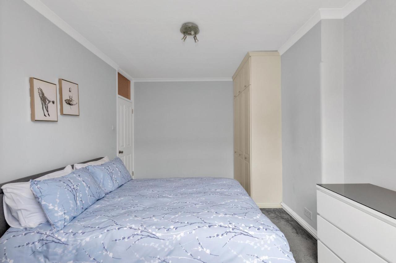 Entire Flat In Heart Of Chelsea Hosted By Zahra Apartment *