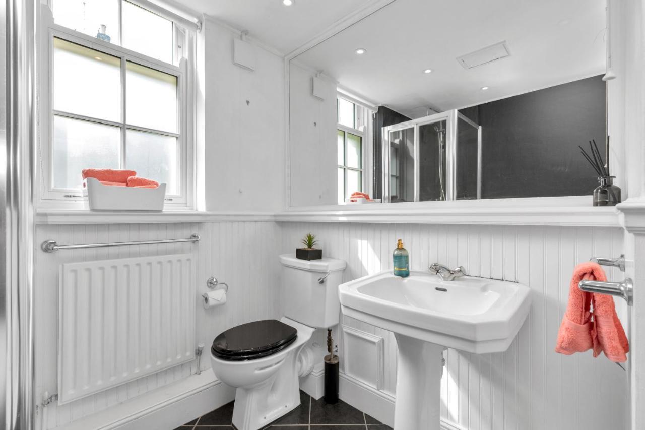 Entire Flat In Heart Of Chelsea Hosted By Zahra Londen