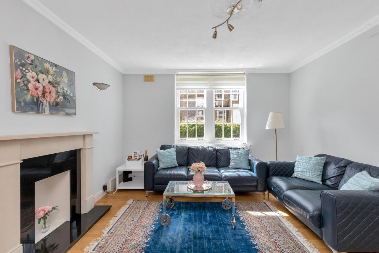 Entire Flat In Heart Of Chelsea Hosted By Zahra * Londen