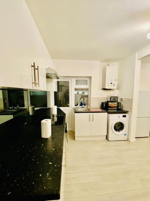 Appartement Two Bedroom House On Ground Floor In