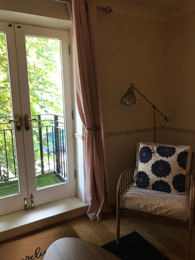 Key & Flowers - Kensington 1 Apartment
