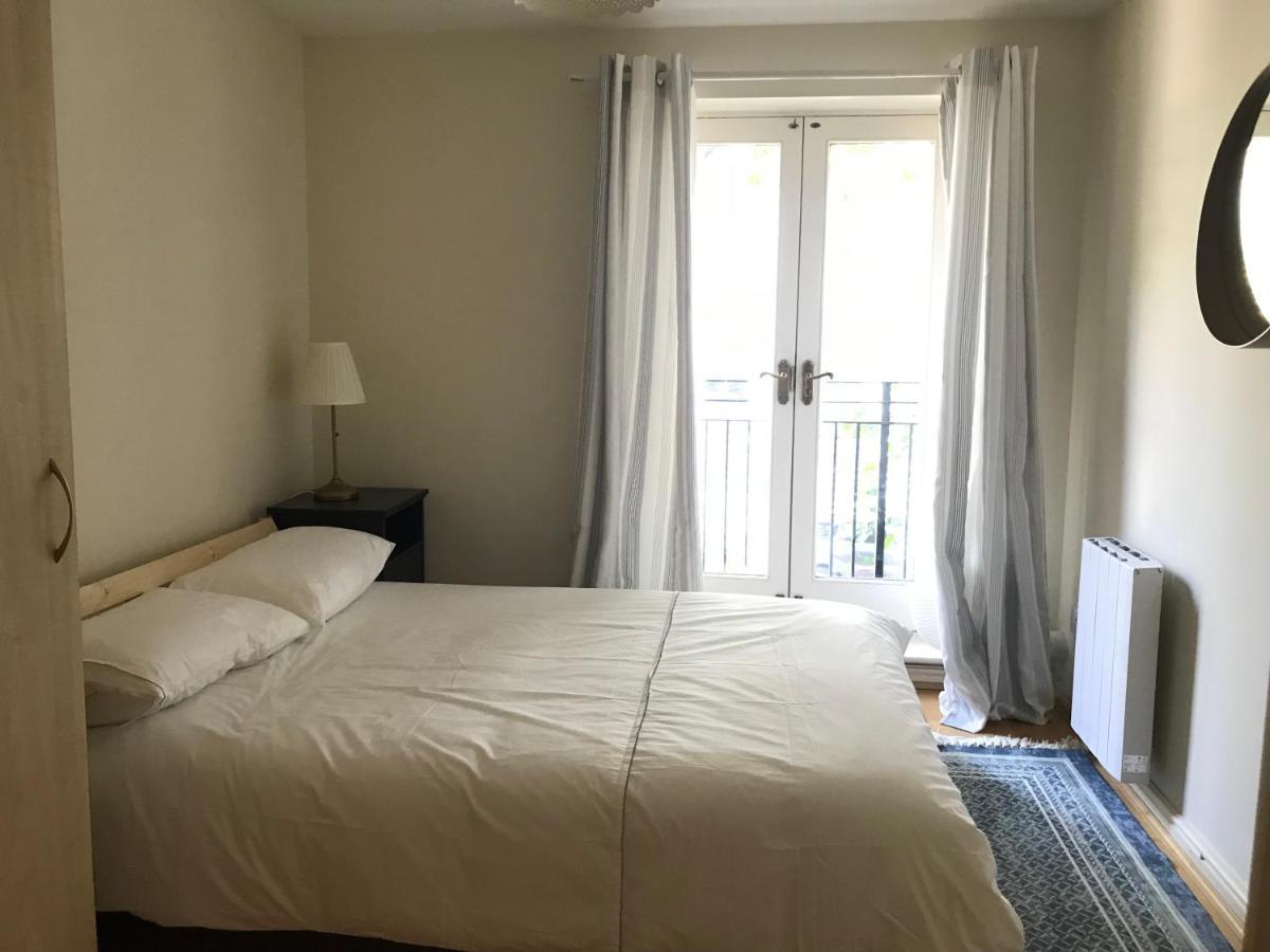 Apartment Key & Flowers - Kensington 1 London