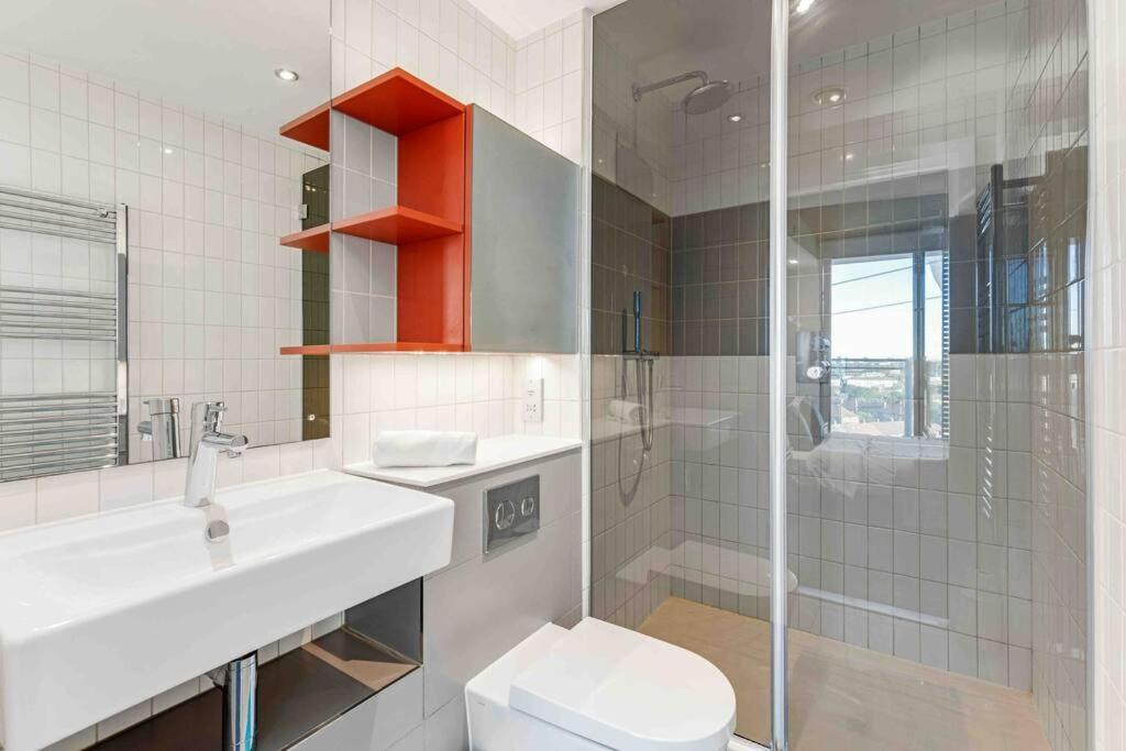 Apartment Luxury 3min Walk To Excel,city Hall, O2