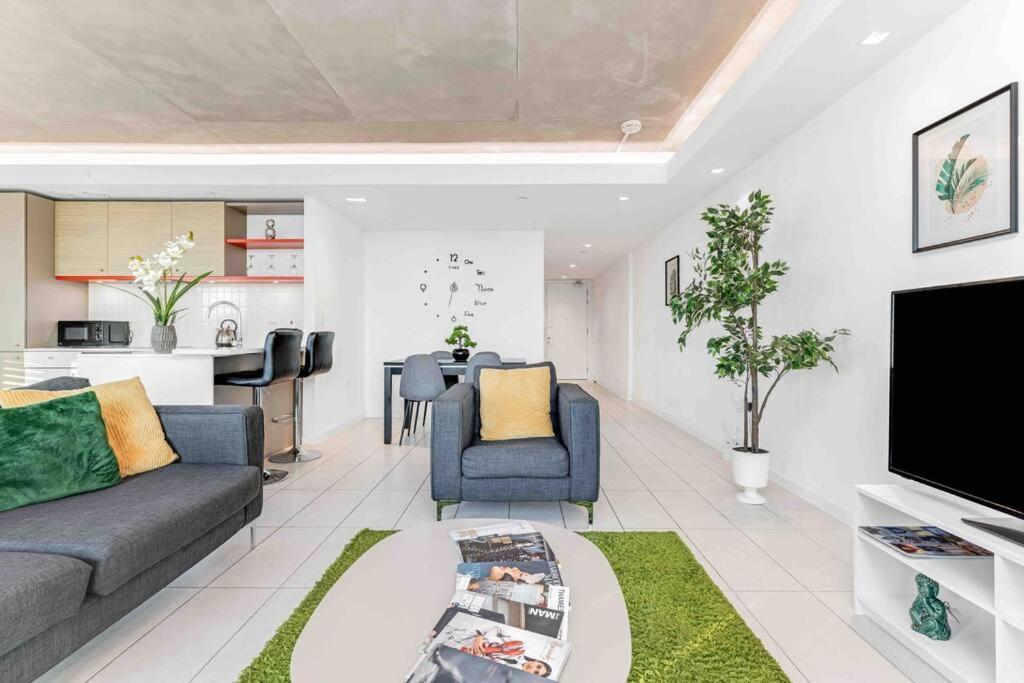 Apartment Luxury 3min Walk To Excel,city Hall, O2 *