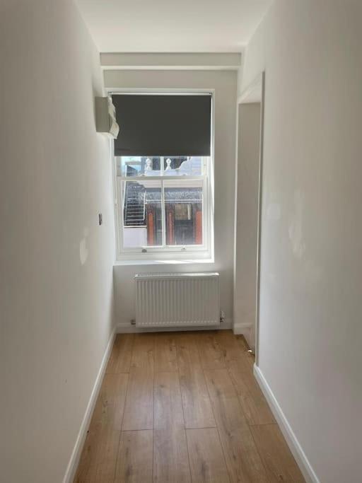 Flat 1 Latchmere, 2 Bedroom, 2 Bathroom Flat * Londra