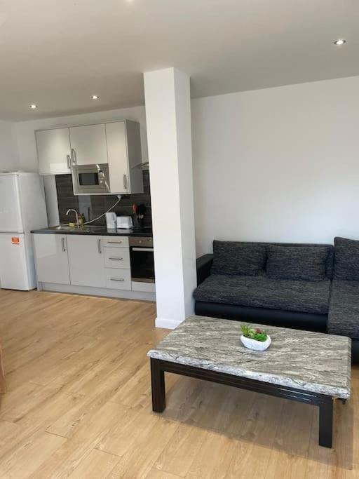Appartamento Flat 1 Latchmere, 2 Bedroom, 2 Bathroom Flat *