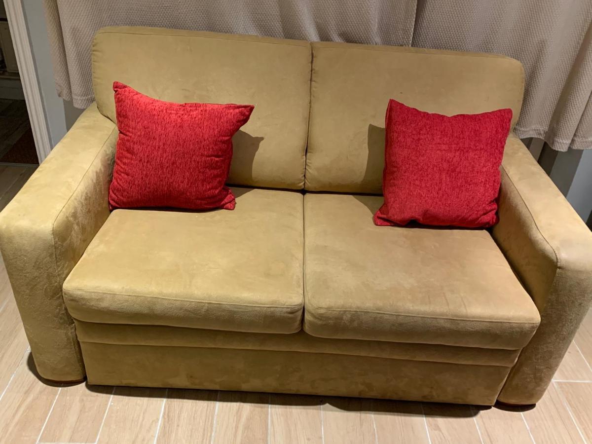 - Entire Lower Ground Floor - Only 7 Mins Walk Kings Cross St Pancras Station Londen