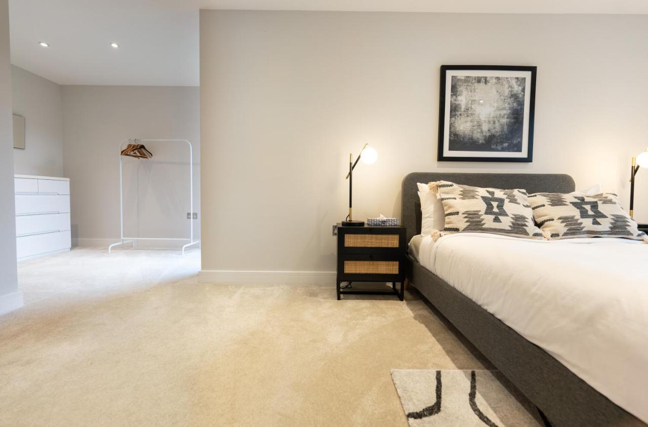 The Hampstead Place - Elegant 3bdr Flat With Patio Appartement *