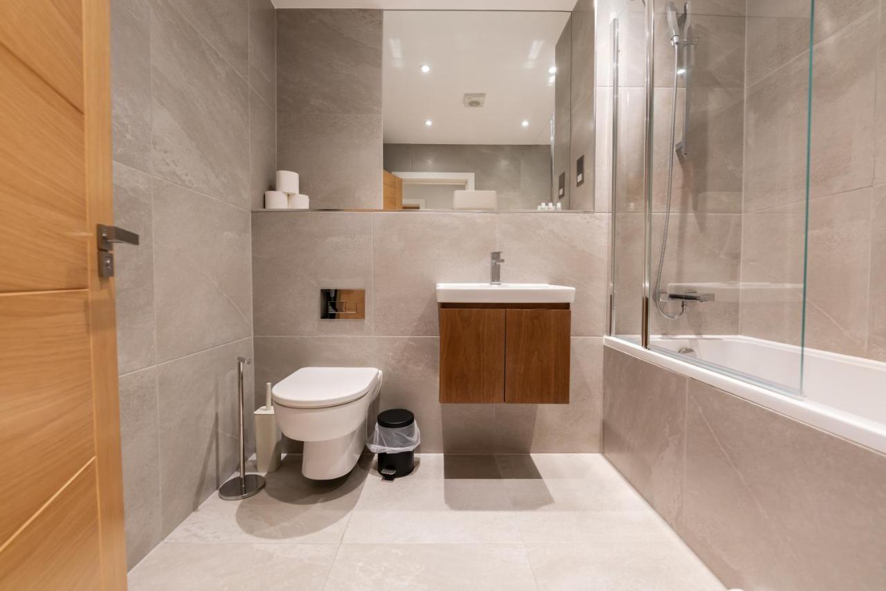 The Hampstead Place - Elegant 3bdr Flat With Patio * Londen