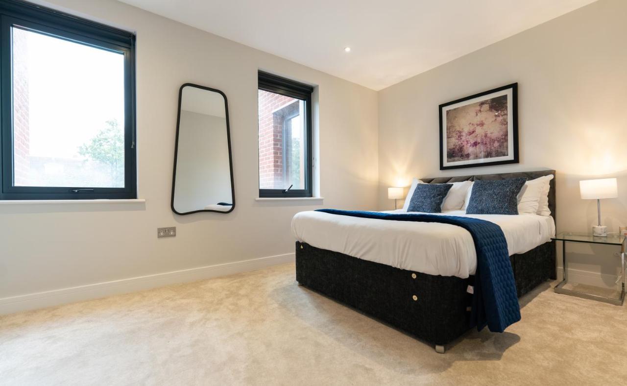 The Hampstead Place - Elegant 3bdr Flat With Patio * Londen
