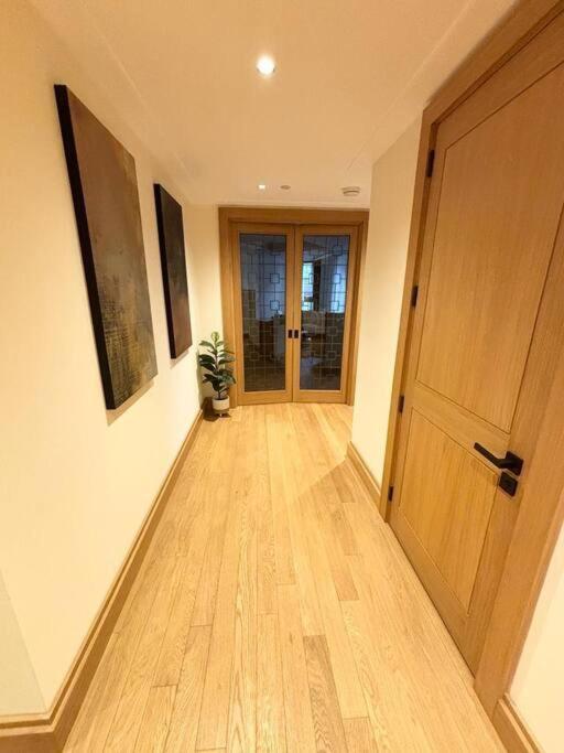 Luxury 2br Apt At C House Near Buckingham Palace Londen