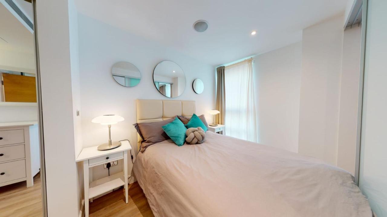 Executive Luxury One Bedroom In Vauxhall Apartment London