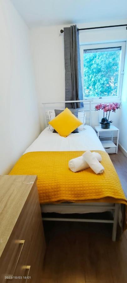 Clapham Garden Near Battersea Park * London