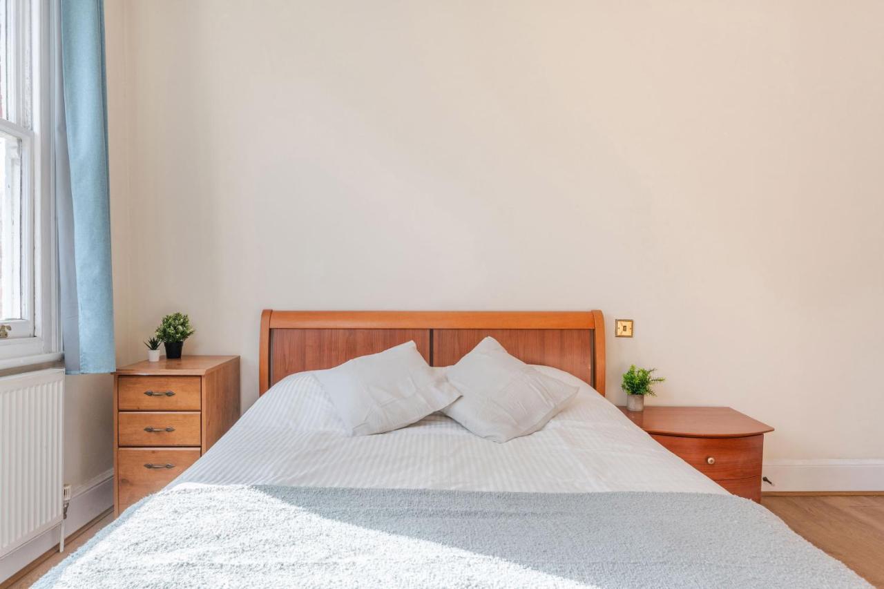 Luxury 2 Bedroom Near Notting Hill * London