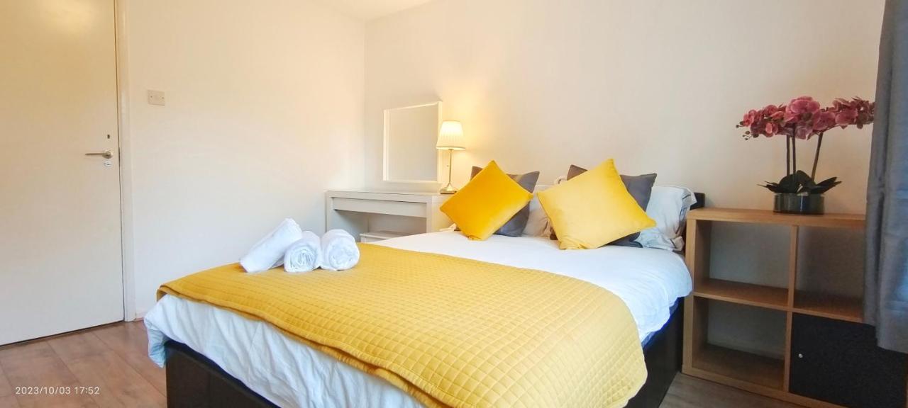 Clapham Garden Near Battersea Park * London