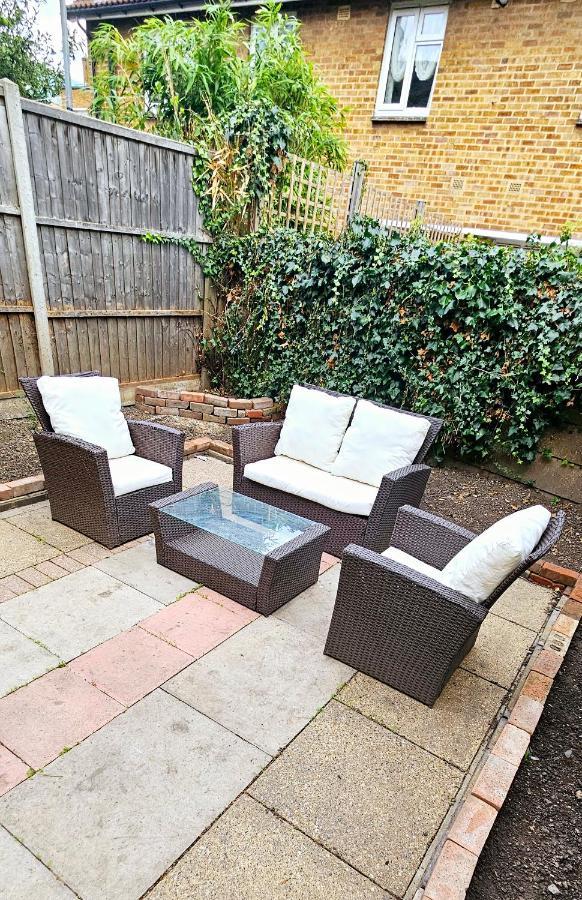 3 Bedroom House In Tottenham 10 Mins Walk From Seven Sisters Station Londra