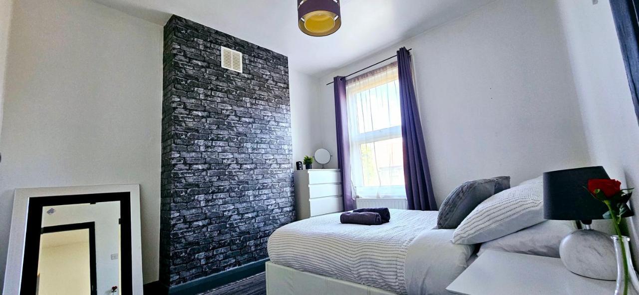 3 Bedroom House In Tottenham 10 Mins Walk From Seven Sisters Station Appartamento *
