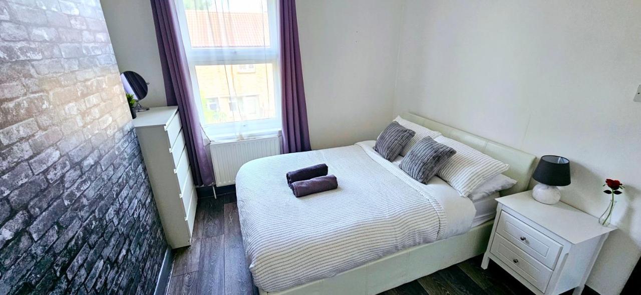 3 Bedroom House In Tottenham 10 Mins Walk From Seven Sisters Station Appartamento Londra