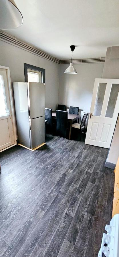 3 Bedroom House In Tottenham 10 Mins Walk From Seven Sisters Station Londen