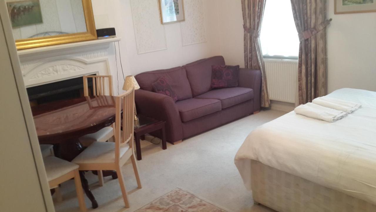 Apartment La South London